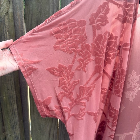 Torrid Boho Peachy Pink Velvet Floral Burnout Kimono Open Front Cardigan - Picture 6 of 12